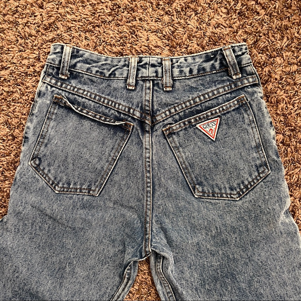 Vintage 90s Guess bleached grey acid wash
high rise cheeky mom jeans 26